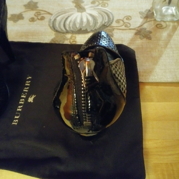 Burberry heals - Picture 2 of 3